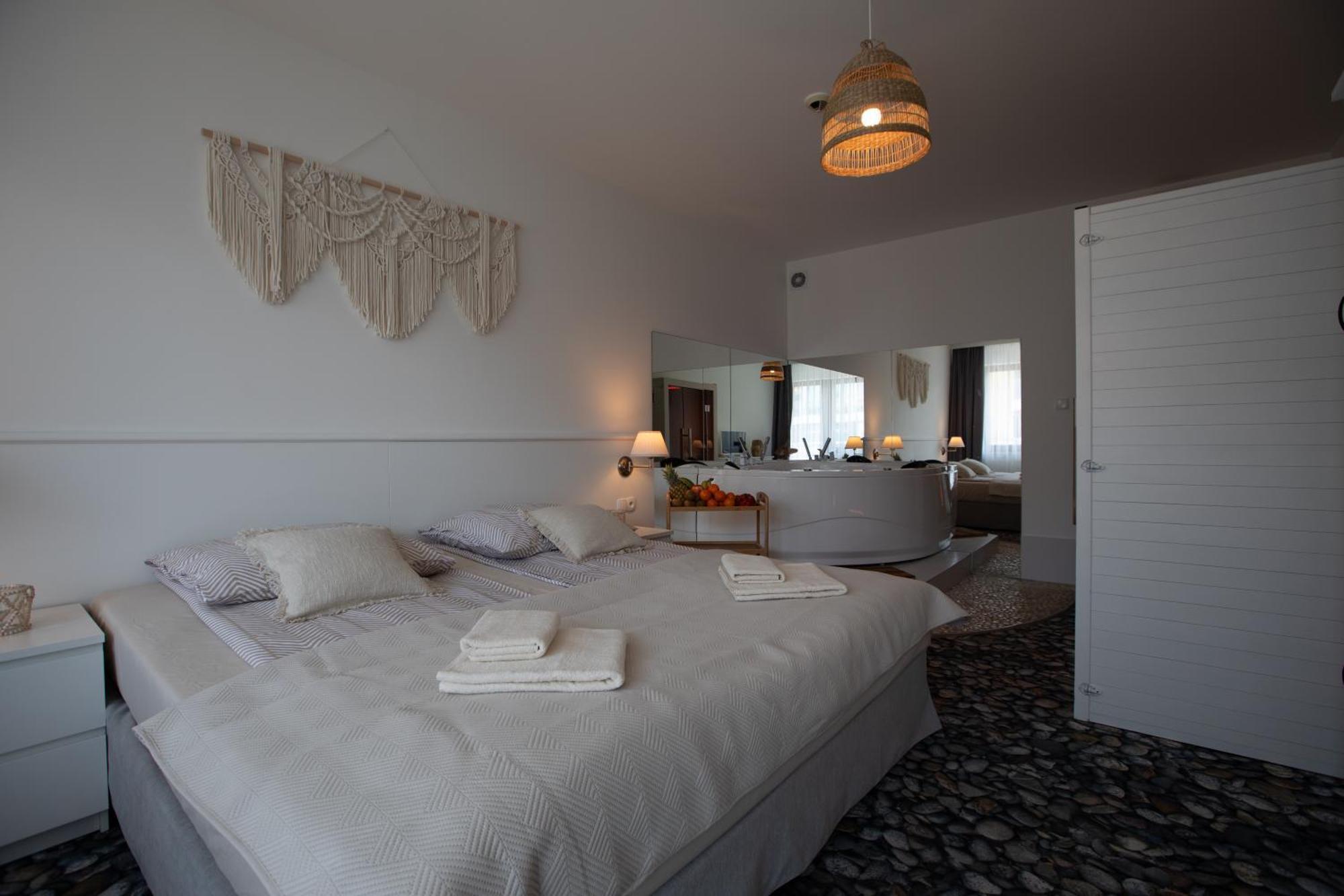 Apartament Rodzinny Beach Sauna&Jacuzzi Arka Medical Spa Kolobrzeg Luaran gambar
